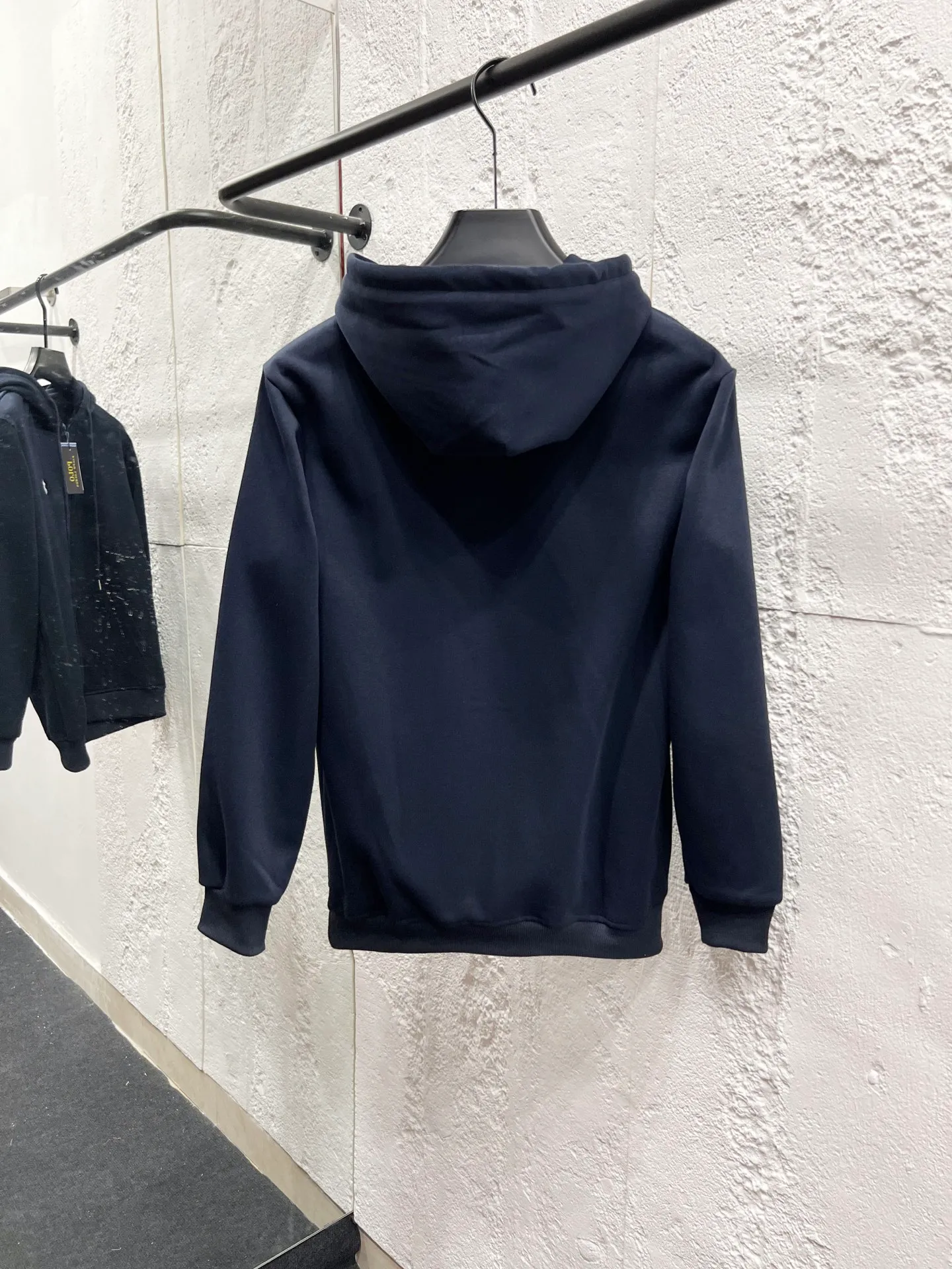 🅿️250 Style number: T63 pure cotton zipper sweatshirt, milk white, black, navy blue, gray, four colors Size: M-90-110 catties L-110-130 catties XL-130-150 catties 2XL-150-170 catties Color: navy blue